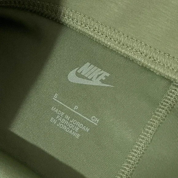 Nike Womens High Rise Tight Fit Biker Shorts Olive Green Size Small - Picture 9 of 9